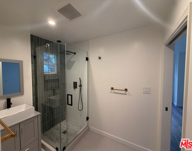 1162 N Poinsettia Place - Photo Thumbnail 11