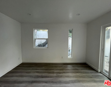 1162 N Poinsettia Place - Photo Thumbnail 7