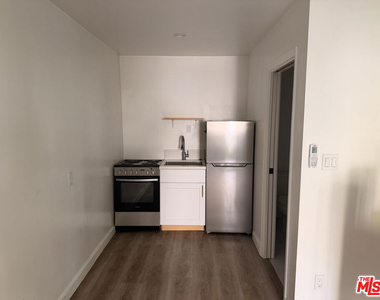 1162 N Poinsettia Place - Photo Thumbnail 9