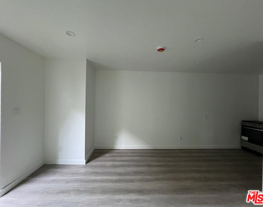1162 N Poinsettia Place - Photo Thumbnail 6
