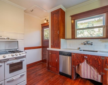 4253 Fountain Avenue - Photo Thumbnail 30