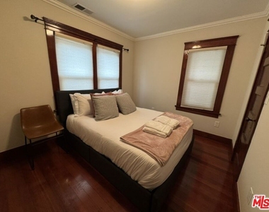 4253 Fountain Avenue - Photo Thumbnail 8