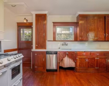 4253 Fountain Avenue - Photo Thumbnail 31