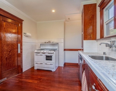 4253 Fountain Avenue - Photo Thumbnail 29