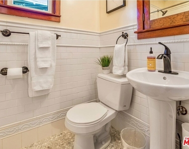 4253 Fountain Avenue - Photo Thumbnail 5