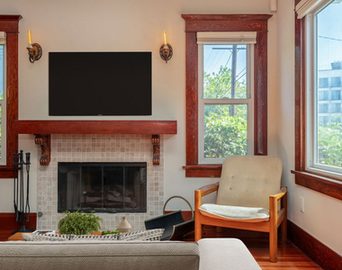 4253 Fountain Avenue - Photo Thumbnail 17