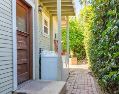 4253 Fountain Avenue - Photo Thumbnail 14