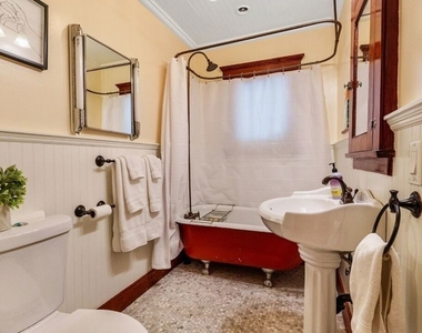 4253 Fountain Avenue - Photo Thumbnail 6