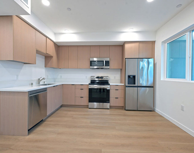 14606 Sylvan Street - Photo Thumbnail 2