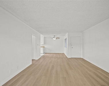 8371 Northgate Avenue - Photo Thumbnail 5