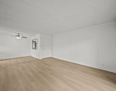 8371 Northgate Avenue - Photo Thumbnail 4