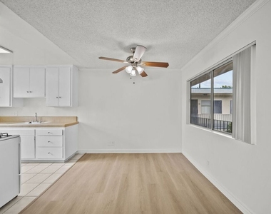 8371 Northgate Avenue - Photo Thumbnail 8
