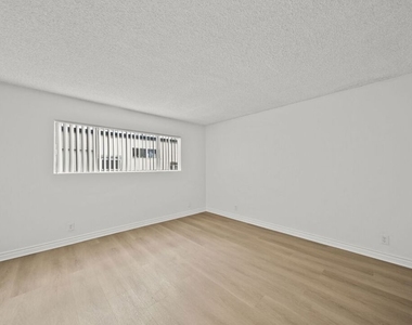 8371 Northgate Avenue - Photo Thumbnail 12
