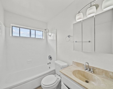8371 Northgate Avenue - Photo Thumbnail 11