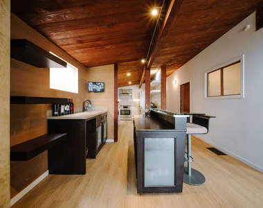 936 Palisades Beach Road - Photo Thumbnail 4