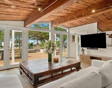 936 Palisades Beach Road - Photo Thumbnail 6