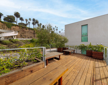 936 Palisades Beach Road - Photo Thumbnail 19