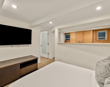 936 Palisades Beach Road - Photo Thumbnail 28