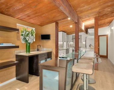 936 Palisades Beach Road - Photo Thumbnail 12