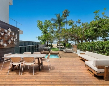 936 Palisades Beach Road - Photo Thumbnail 40
