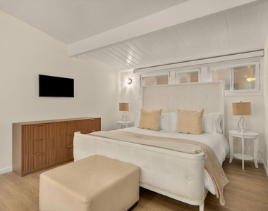 936 Palisades Beach Road - Photo Thumbnail 24
