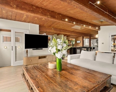 936 Palisades Beach Road - Photo Thumbnail 8