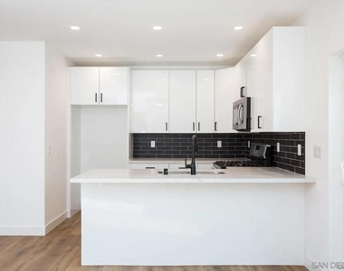 5721 Campanile Way - Photo Thumbnail 4