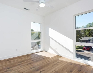 5721 Campanile Way - Photo Thumbnail 8