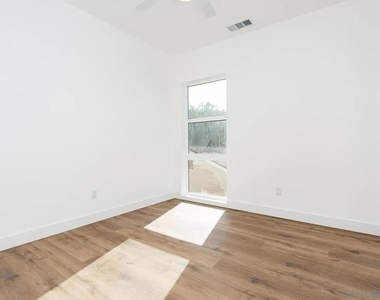 5721 Campanile Way - Photo Thumbnail 12