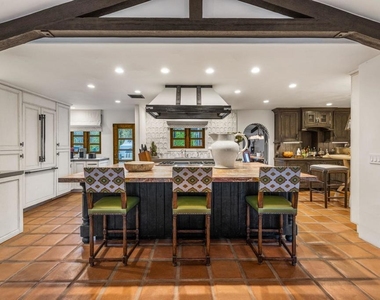535 N Belardo Road - Photo Thumbnail 3