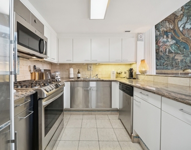 240 Centre St - Photo Thumbnail 6
