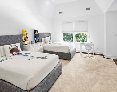 14 W Hills Court - Photo Thumbnail 13