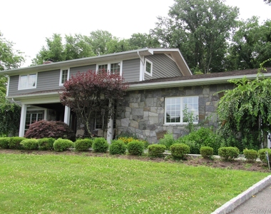 10 Foxwood Lane - Photo Thumbnail 9