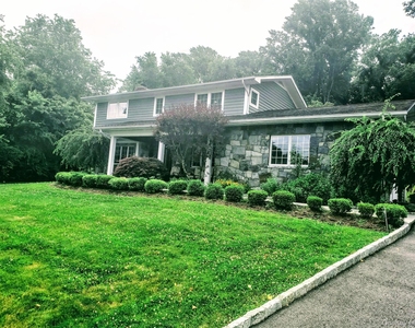 10 Foxwood Lane - Photo Thumbnail 12