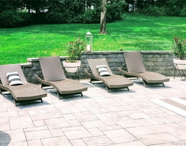 10 Foxwood Lane - Photo Thumbnail 7