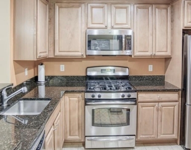 1321 Round Pointe Drive - Photo Thumbnail 6