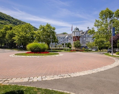 1321 Round Pointe Drive - Photo Thumbnail 3