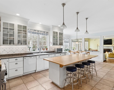 110 Greenleaf Lane - Photo Thumbnail 9