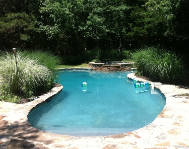 110 Greenleaf Lane - Photo Thumbnail 5