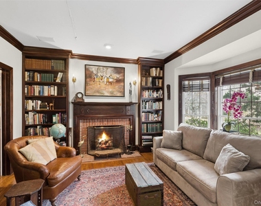 110 Greenleaf Lane - Photo Thumbnail 7
