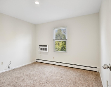 545 Stanley Avenue - Photo Thumbnail 10