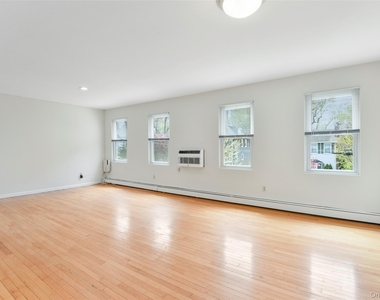 545 Stanley Avenue - Photo Thumbnail 4