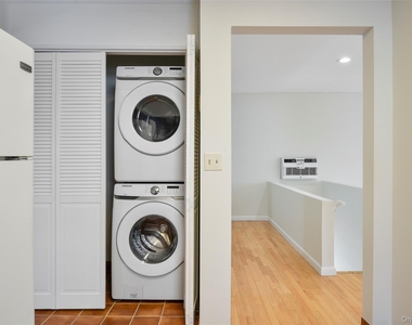 545 Stanley Avenue - Photo Thumbnail 6