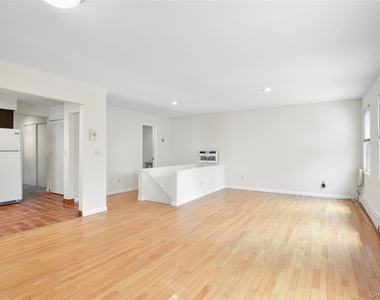545 Stanley Avenue - Photo Thumbnail 2