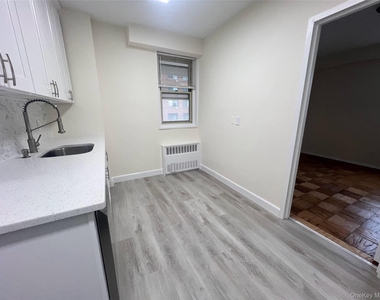 30 Lake Street - Photo Thumbnail 8