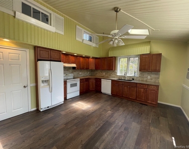 496 North Country Road - Photo Thumbnail 3