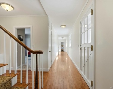 74 Peacock Lane - Photo Thumbnail 8
