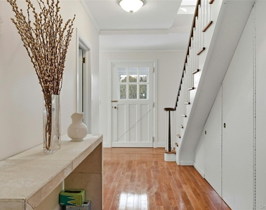 74 Peacock Lane - Photo Thumbnail 11