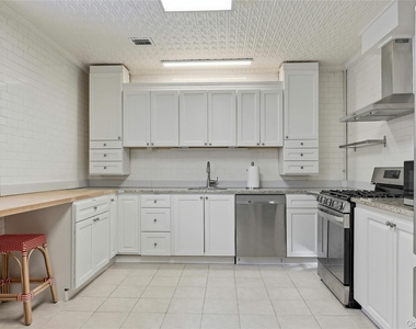 74 Peacock Lane - Photo Thumbnail 5