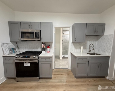 206 Market Street - Photo Thumbnail 6